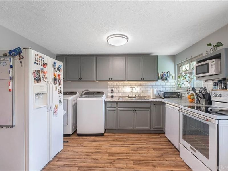 1572 Lanbury Drive, Kettering, OH 45439 Photo 6