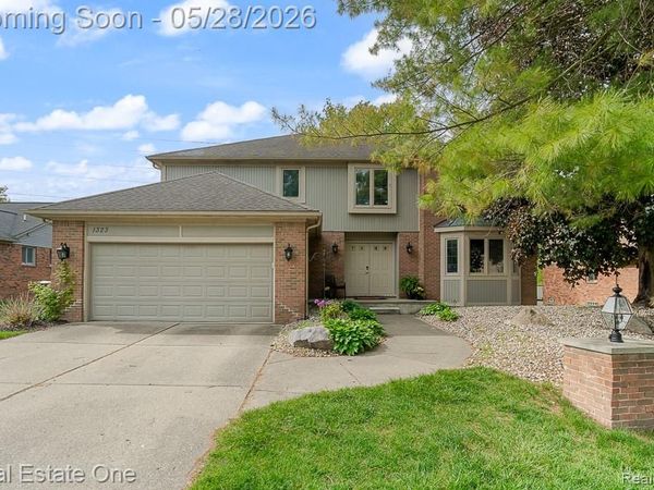 1323 Bembridge Drive, Rochester Hills, MI 48307