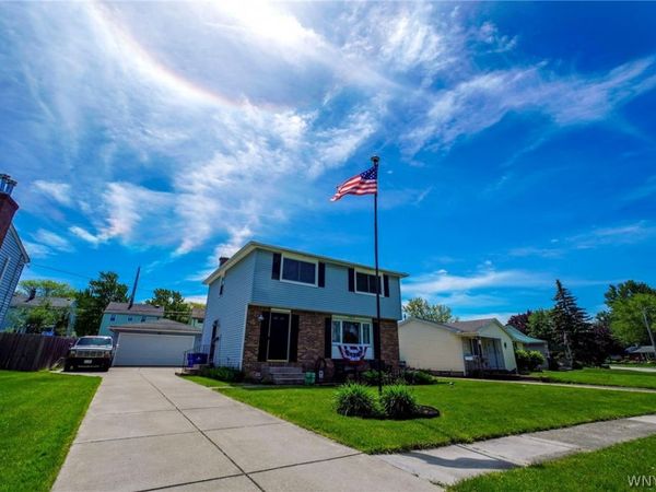 5079 Chapman Parkway, Hamburg, NY 14075