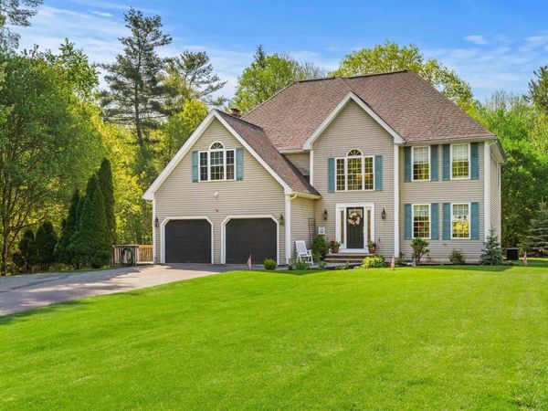 25 Chandler Drive, Londonderry, NH 03053