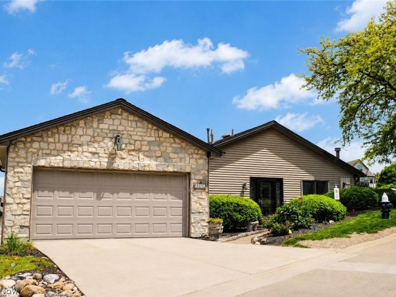 23128 Roberts Run , Bay Village, OH 44140 Photo 1