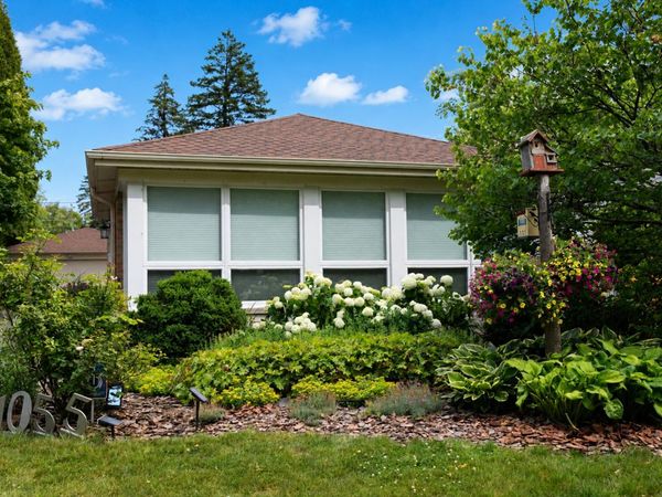 1055 Hillcrest Avenue , Highland Park, IL 60035