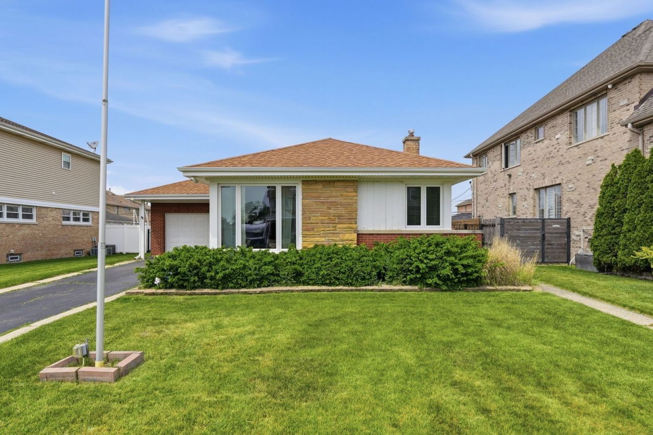 8130 W Berwyn Avenue, Chicago, IL 60656 Main Photo