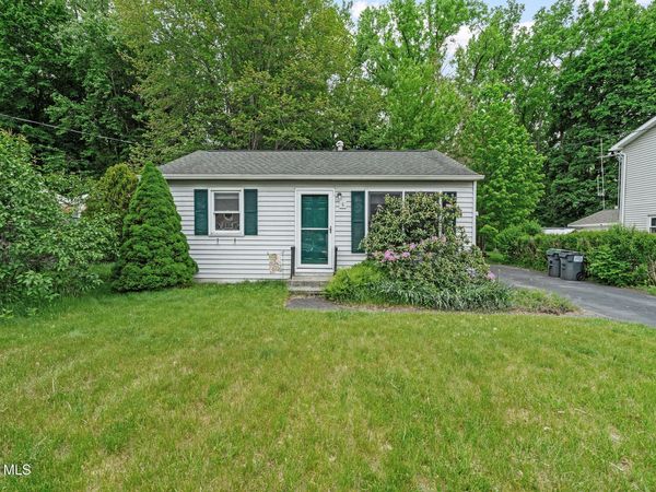 5 Mary Hadge Drive, Schenectady, NY 12309