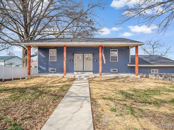823 E Market Street , Red Bud, IL 62278