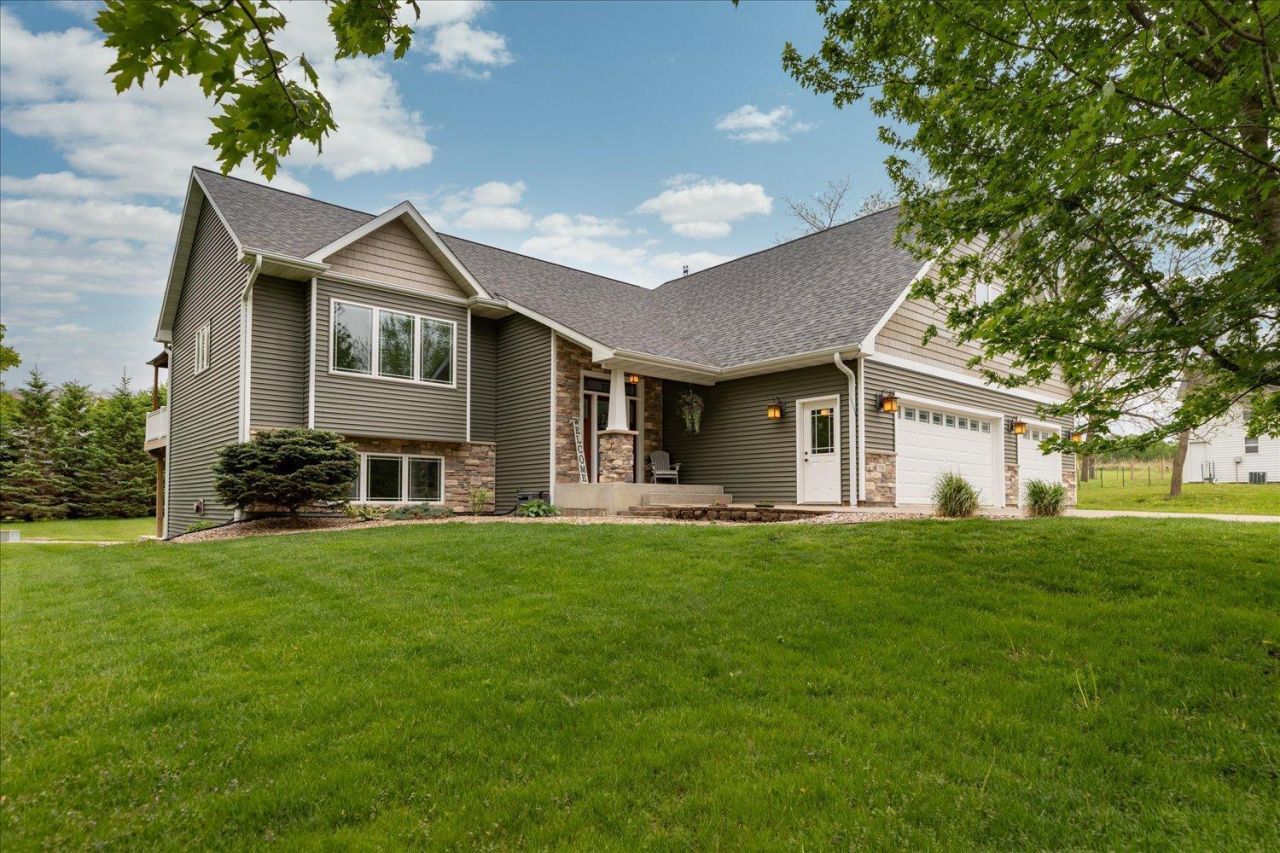 703 7th Street W, Mantorville, MN 55955