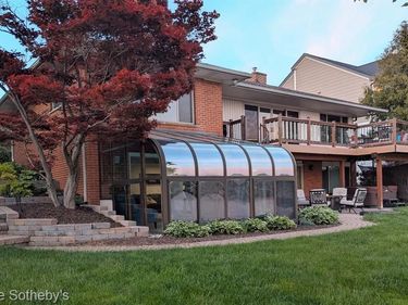 2497 W Walton Boulevard, Waterford Twp, MI 48329