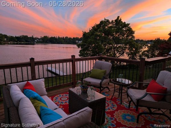 2497 W Walton Boulevard, Waterford Twp, MI 48329
