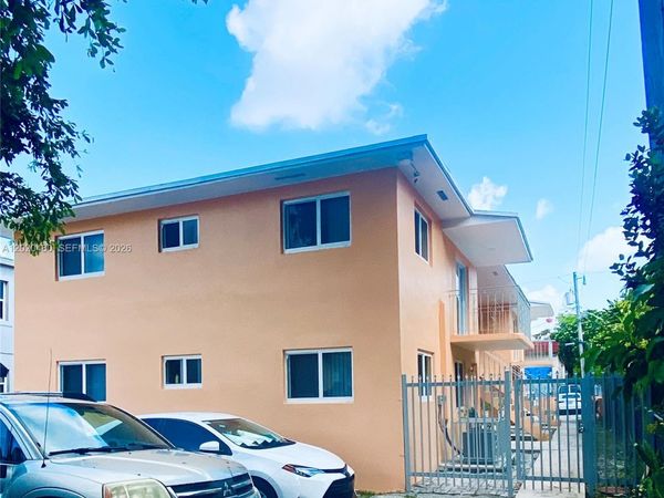 1121 NW 4 ST, Miami, FL 33128