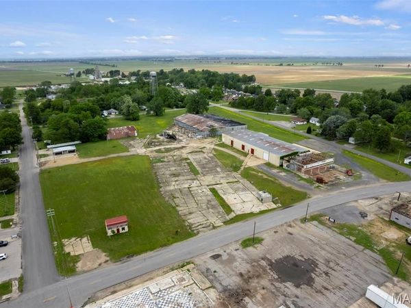 110 N Main Street , Gideon, MO 63848