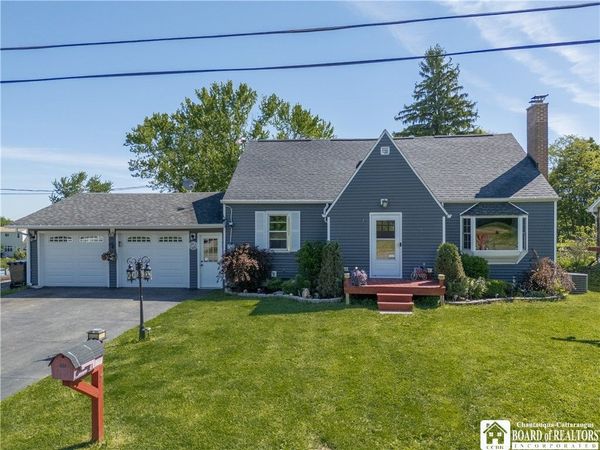 7 Bayview Avenue , Silver Creek, NY 14136