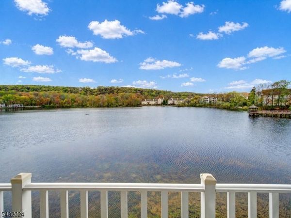 14 Lagoon Way, Roxbury, NJ 07852