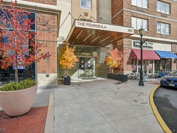 3110 City Pl, Edgewater, NJ 07020