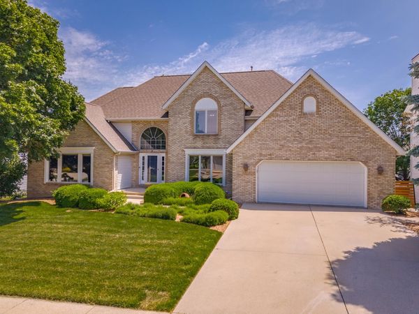 9 Red Stone Court , Bloomington, IL 61704