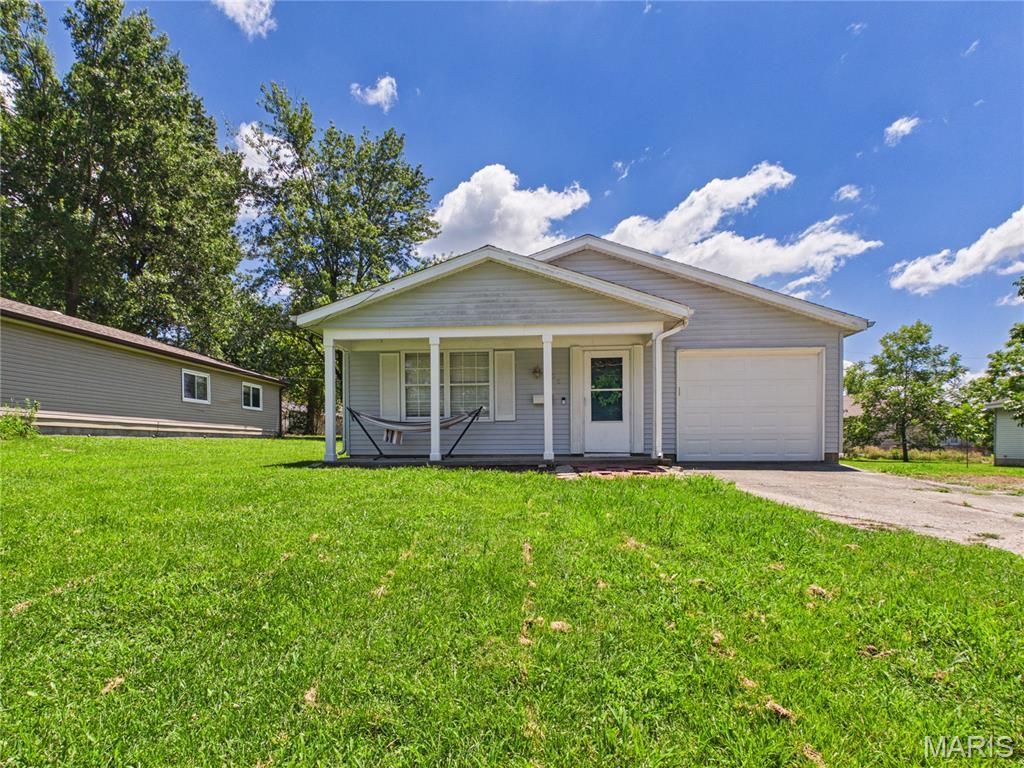 305 Barr Street, Carterville, IL 62918 Main Photo