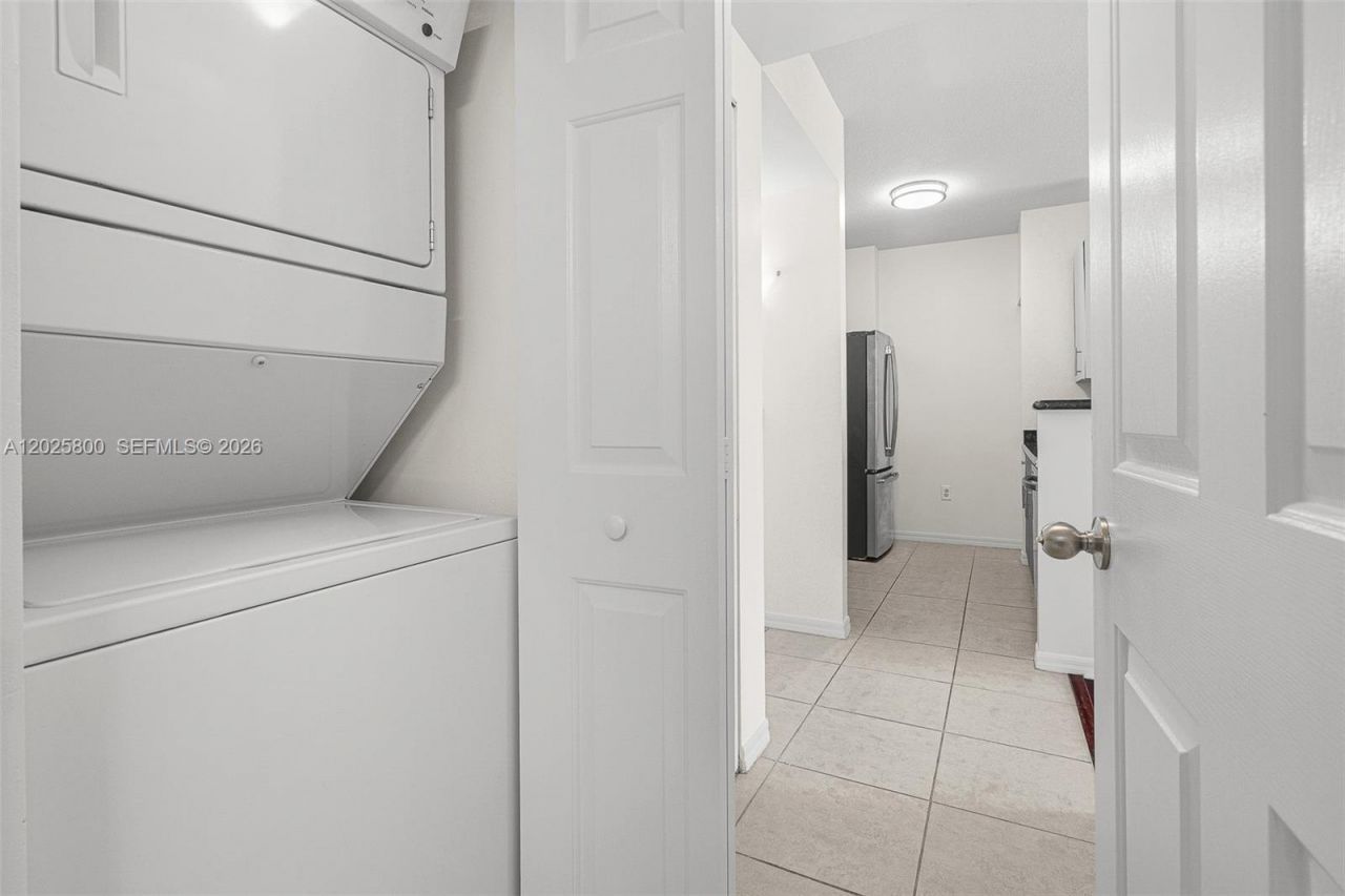 2421 NE 65th St , Unit 408, Fort Lauderdale, FL 33308 Photo