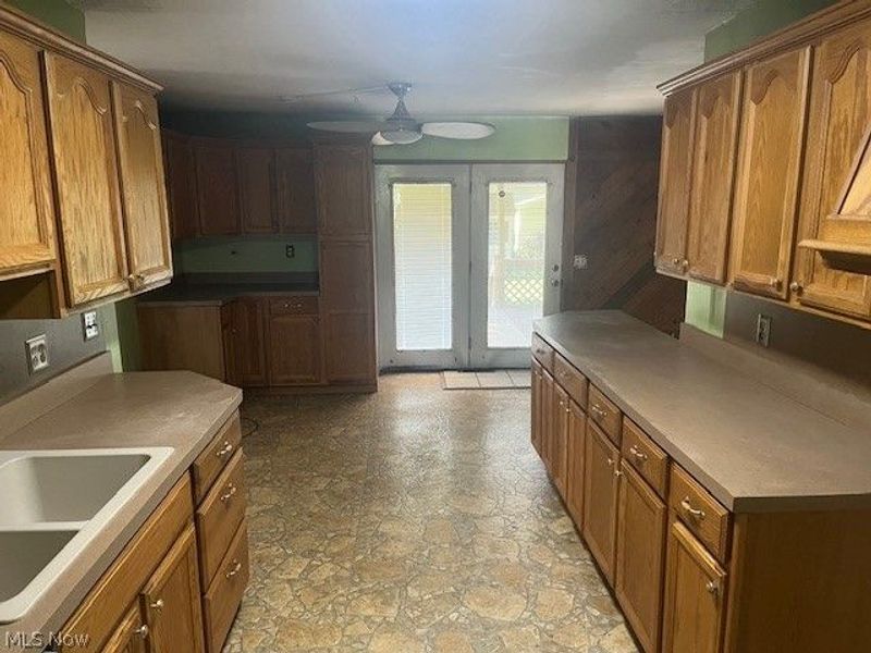 1153 Gulf Road , Elyria, OH 44035 Photo 6