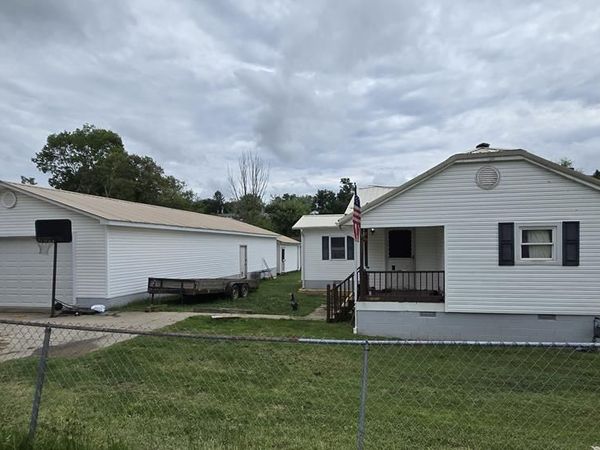 301 1st Avenue, MIDWAY, WV 25878