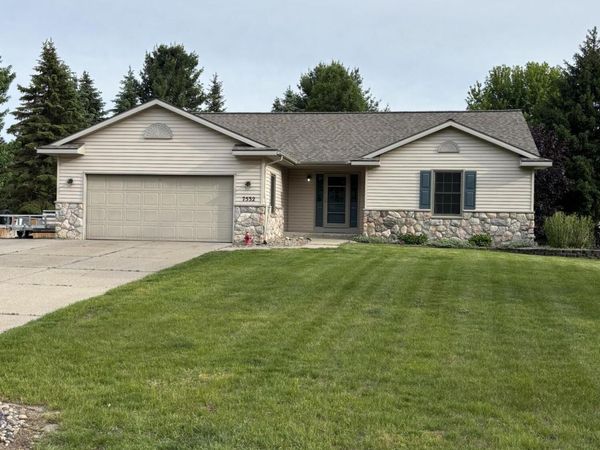 7532 Woodcliff Drive, Hudsonville, MI 49426