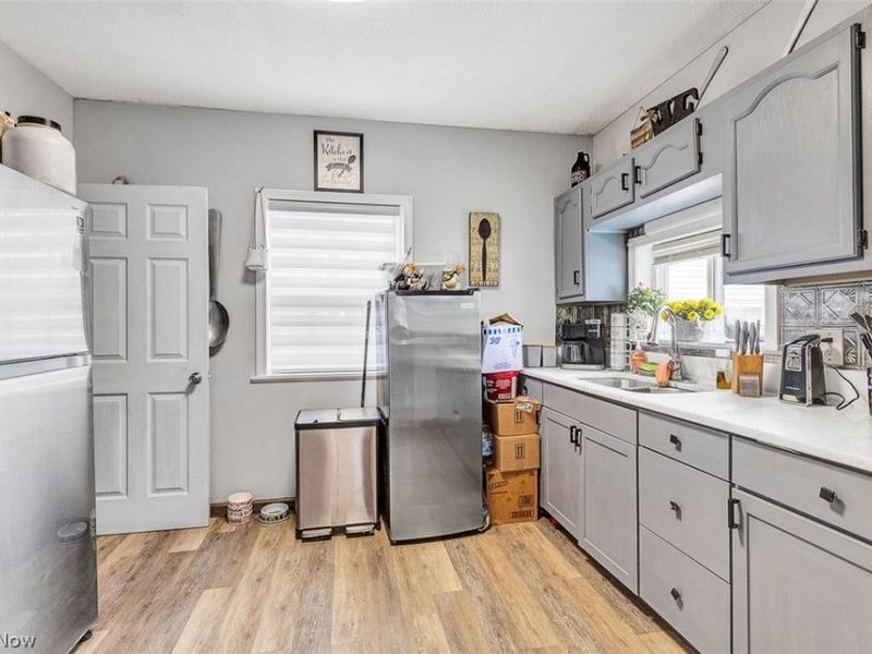 2906 Natchez Avenue , Cleveland, OH 44109 Photo 9