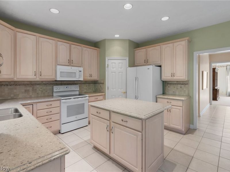 26982 Courtland Meadows , Westlake, OH 44145 Photo 11
