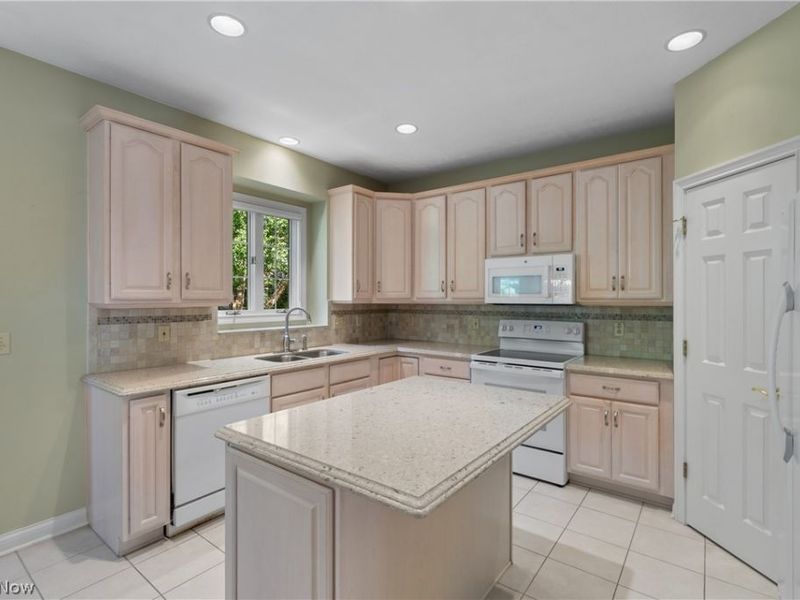 26982 Courtland Meadows , Westlake, OH 44145 Photo 8