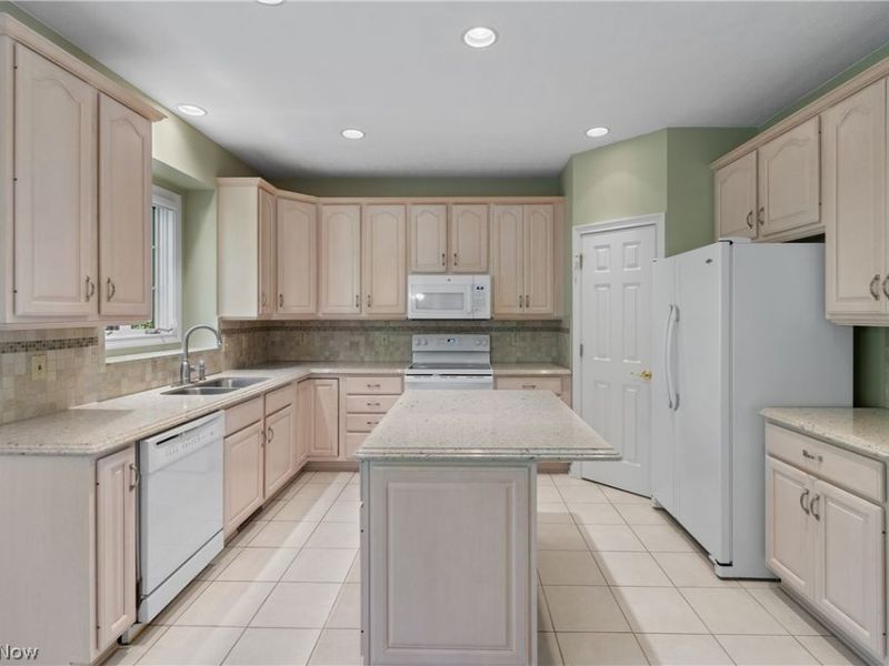 26982 Courtland Meadows , Westlake, OH 44145 Photo 9