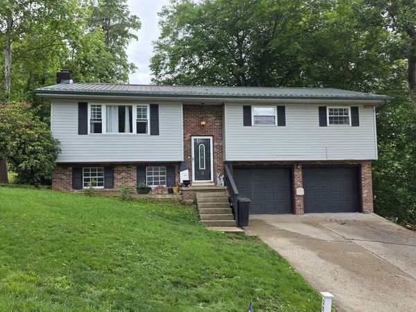 38 Ray Road, Huntington, WV 25704