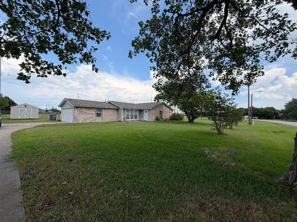 106 Pebble Creek Drive, Red Oak, TX 75154