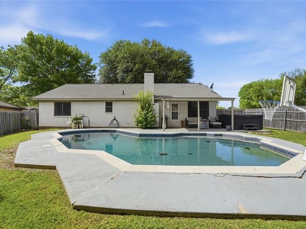 1701 Tobie Layne Street, Benbrook, TX 76126