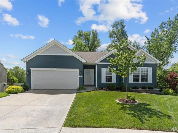 8 Crystal Spring Court, Wentzville, MO 63385