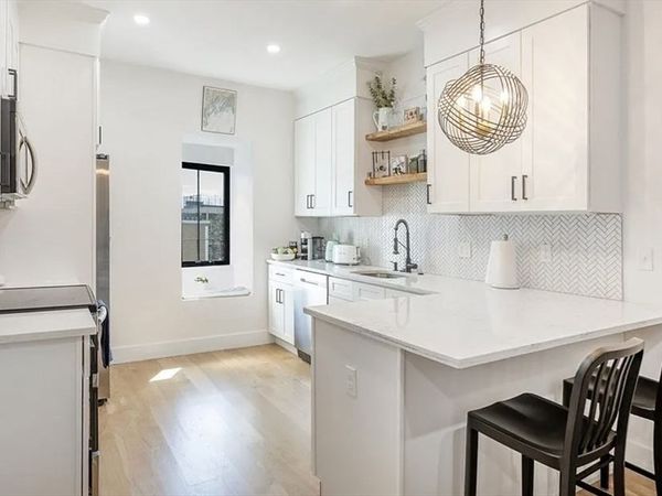 8 Viking, Unit 3, Boston, MA 02127