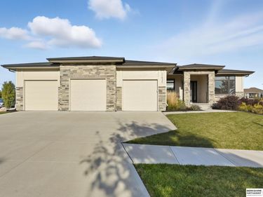21432 B Street , Elkhorn, NE 68022