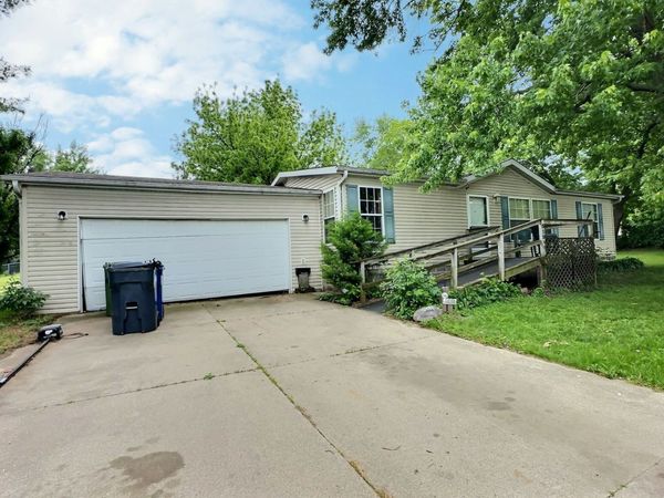 519 22nd Avenue N, Clinton, IA 52732