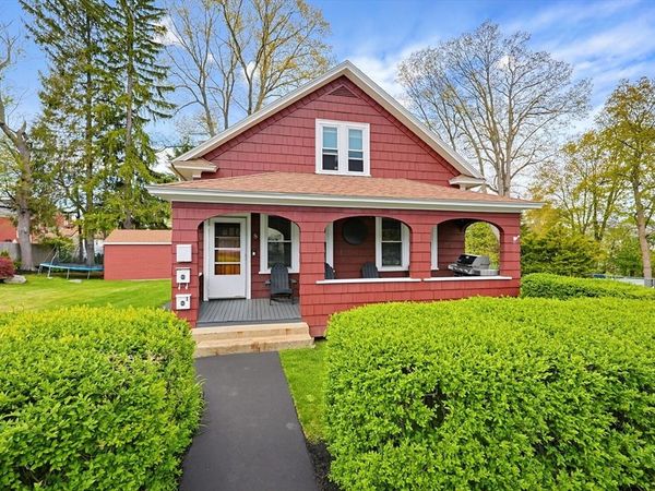 8 Elton St, Worcester, MA 01604