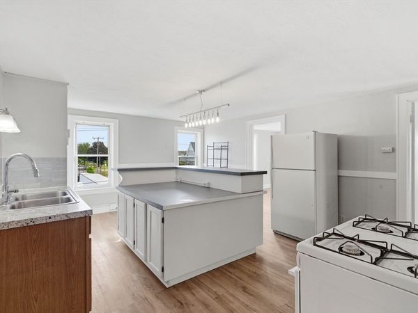 293 Clemente, Unit 3R, Holyoke, MA 01040