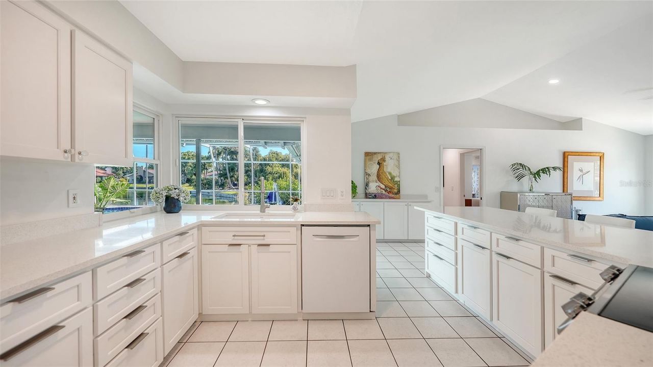 6988 Country Lakes Circle, Sarasota, FL 34243 Photo