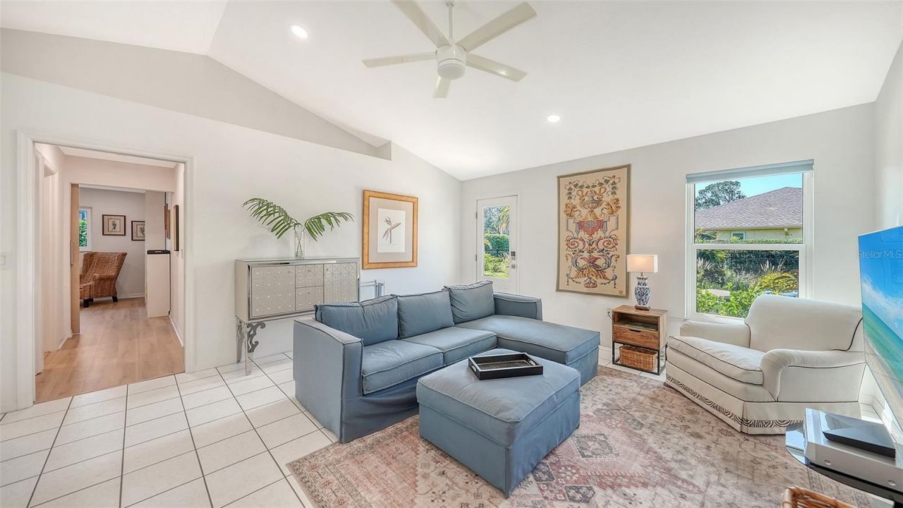 6988 Country Lakes Circle, Sarasota, FL 34243 Photo