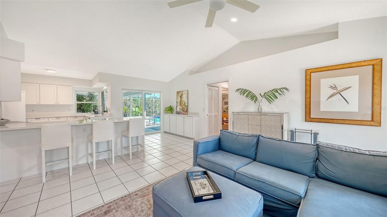 6988 Country Lakes Circle, Sarasota, FL 34243 Photo