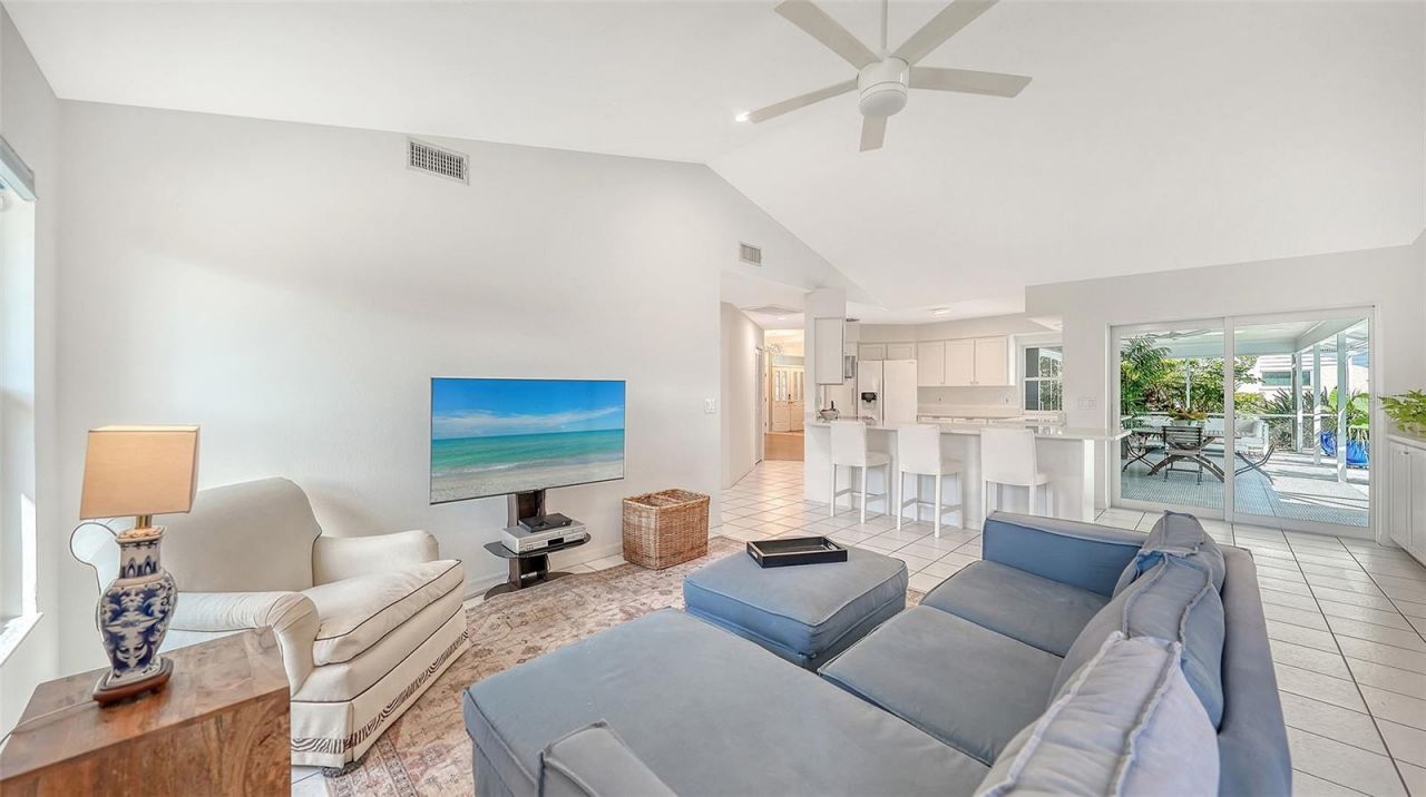 6988 Country Lakes Circle, Sarasota, FL 34243 Photo