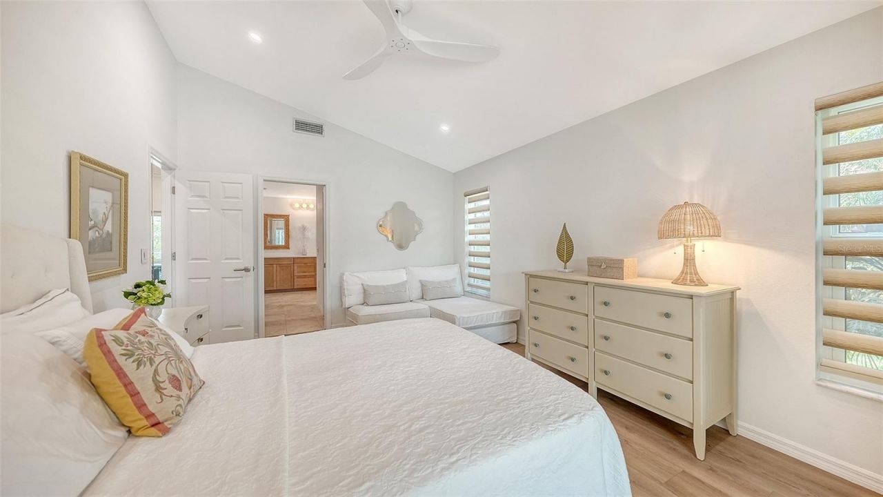 6988 Country Lakes Circle, Sarasota, FL 34243 Photo
