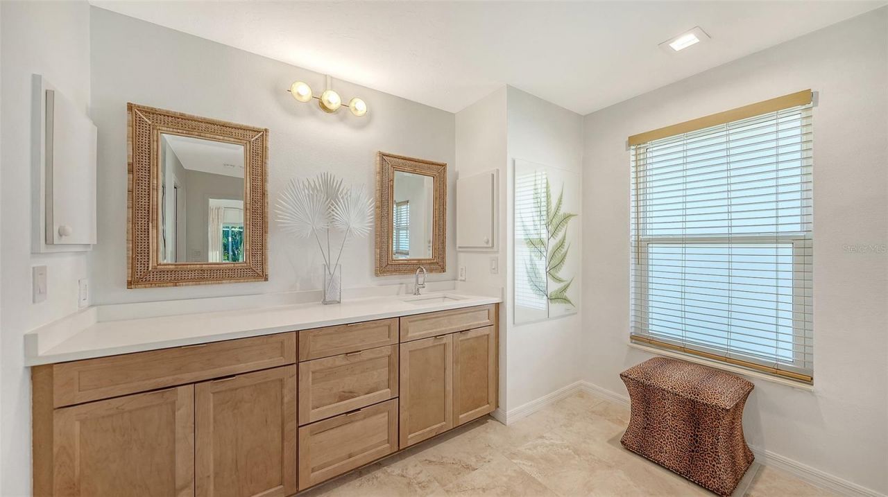 6988 Country Lakes Circle, Sarasota, FL 34243 Photo