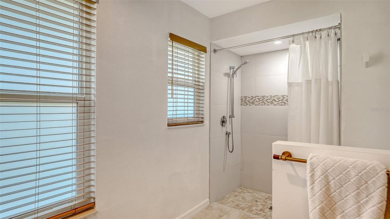6988 Country Lakes Circle, Sarasota, FL 34243 Photo