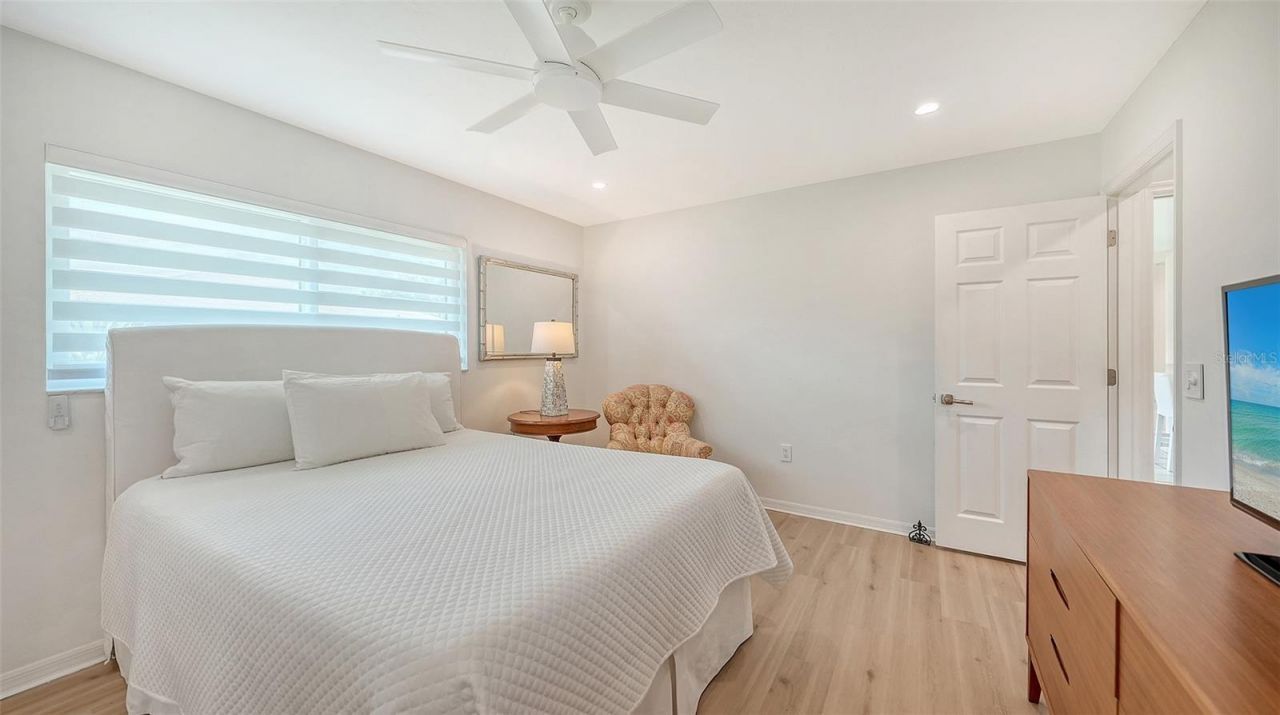 6988 Country Lakes Circle, Sarasota, FL 34243 Photo