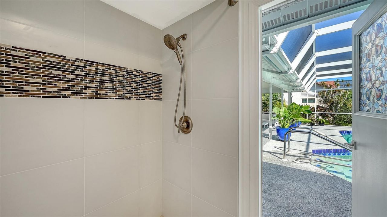 6988 Country Lakes Circle, Sarasota, FL 34243 Photo