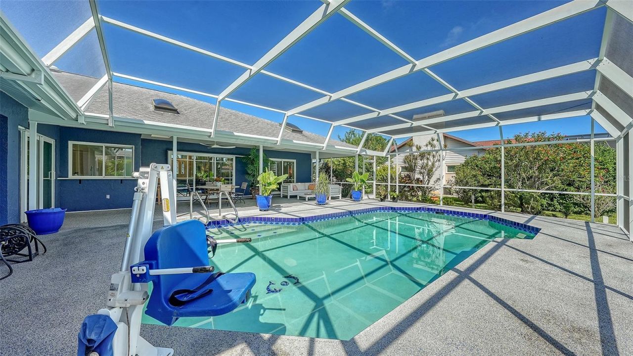 6988 Country Lakes Circle, Sarasota, FL 34243 Photo