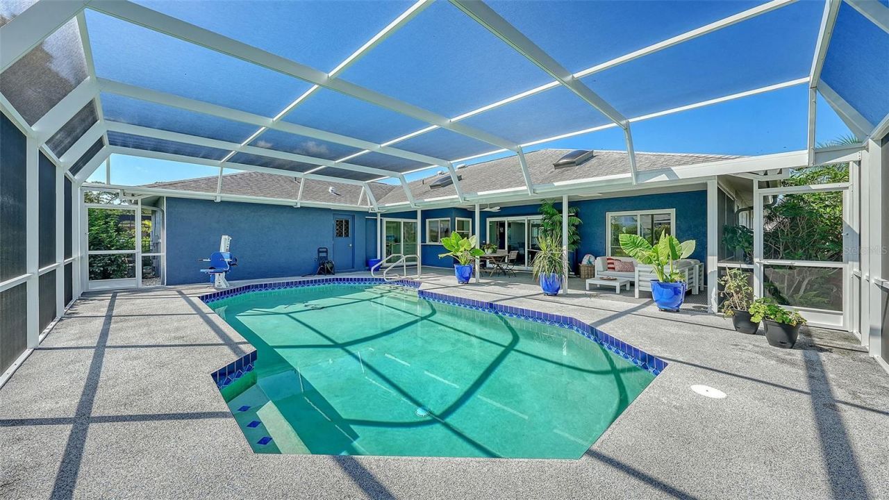 6988 Country Lakes Circle, Sarasota, FL 34243 Photo