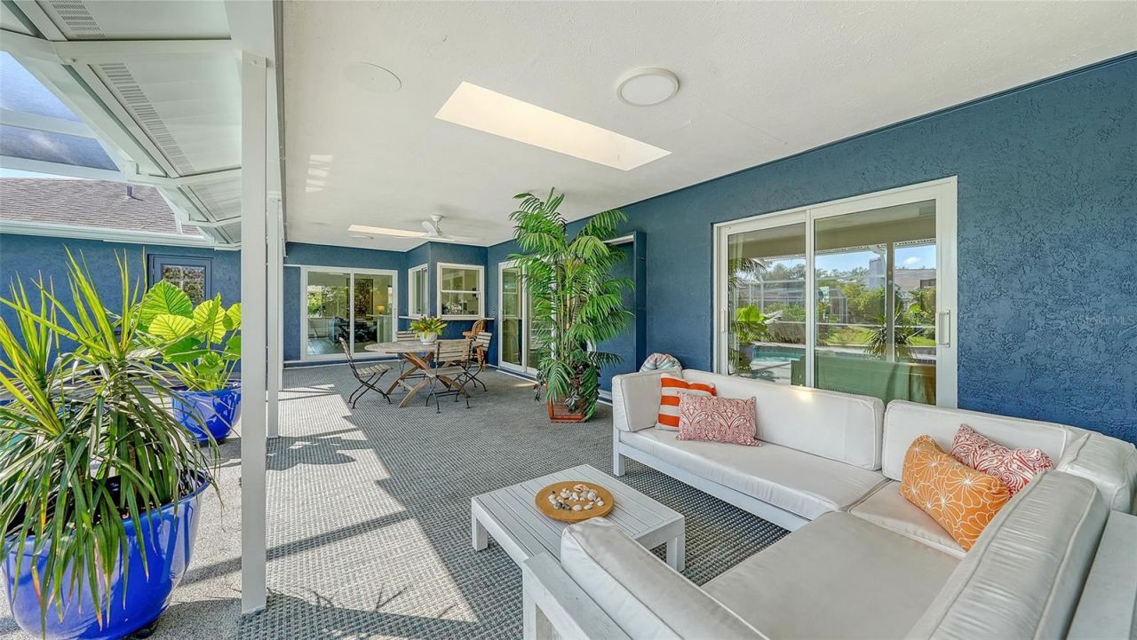 6988 Country Lakes Circle, Sarasota, FL 34243 Photo