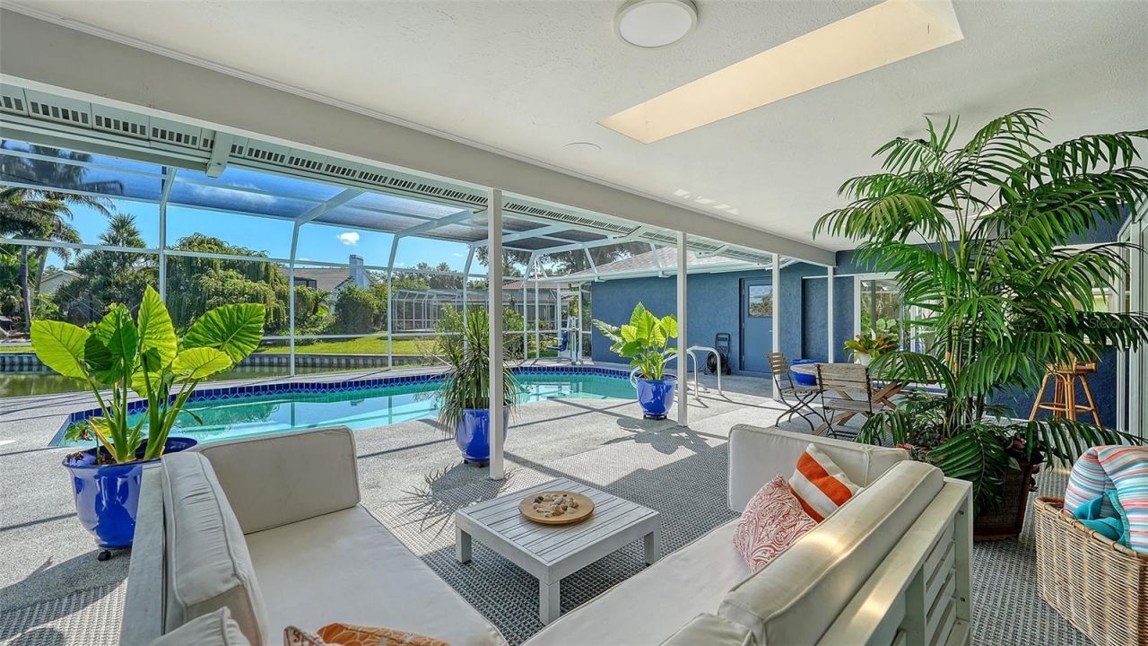 6988 Country Lakes Circle, Sarasota, FL 34243 Photo