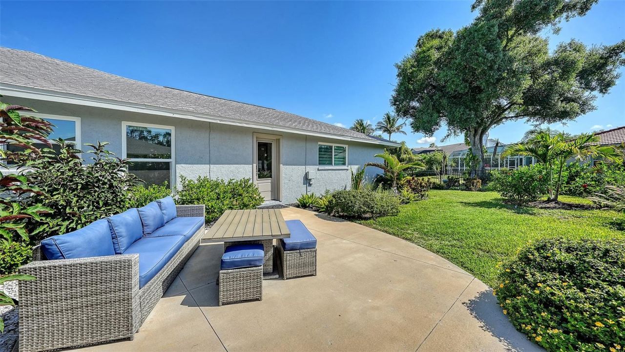 6988 Country Lakes Circle, Sarasota, FL 34243 Photo